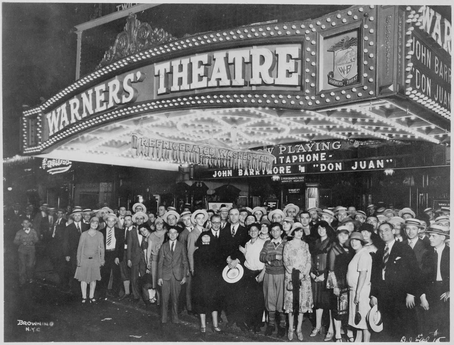 Театр Warner